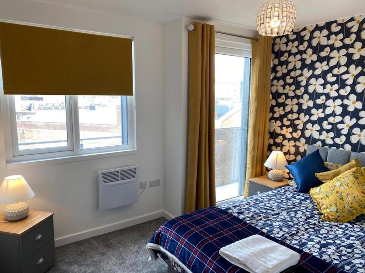 Central Cathedral View Penthouse: Modern Duplex with Terraces Peterborough Exterior photo